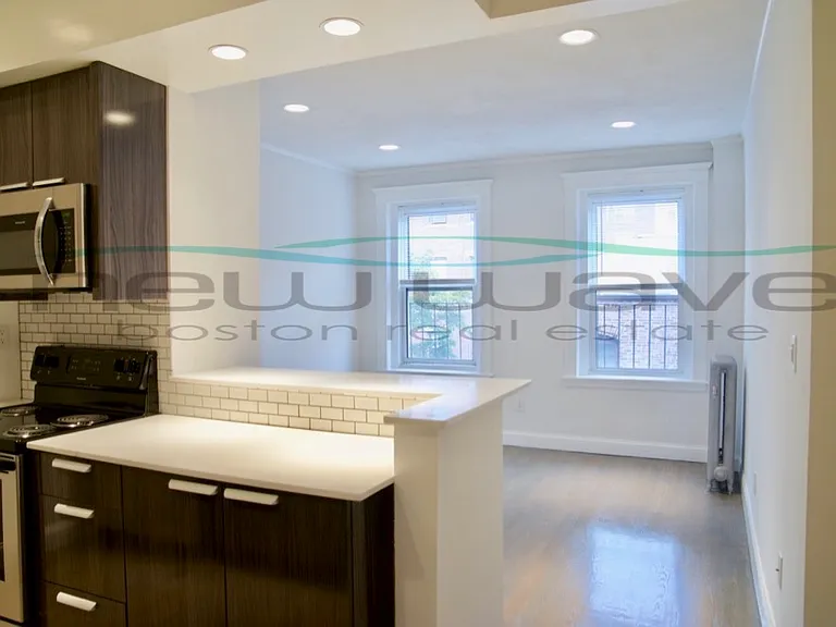 102 Queensberry St #18 — Photo 1