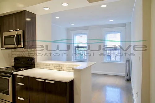 102 Queensberry St #18 Photo 1