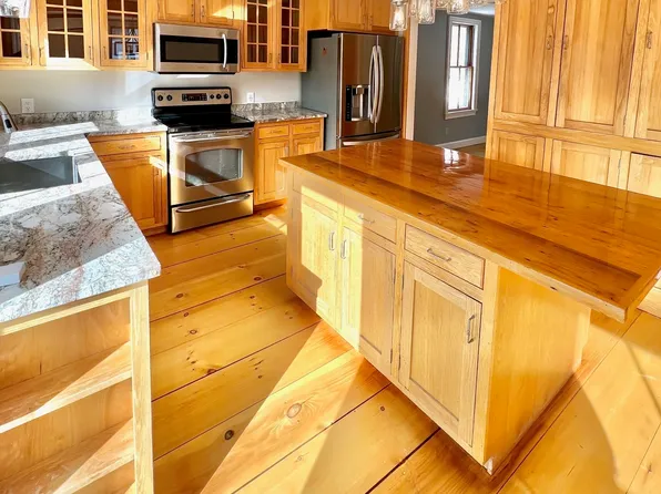 10 Walnut Street, Essex, CT 06442