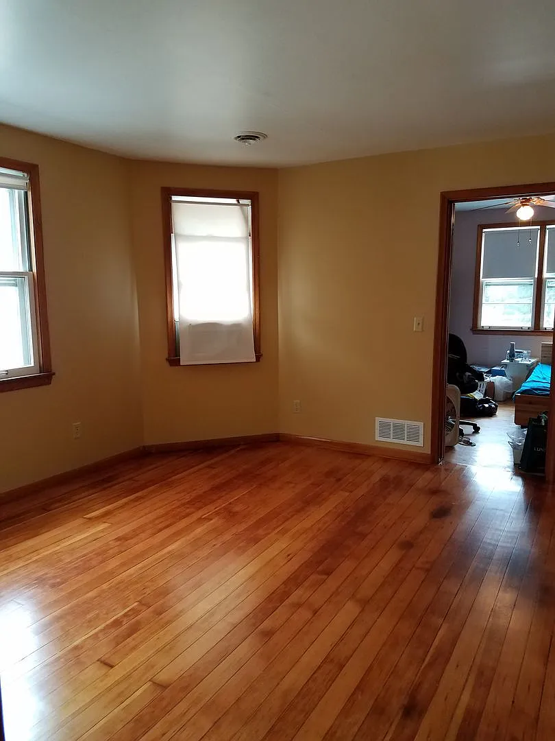 Charming Northeast Minneapolis Home Convenient Location — Photo 3