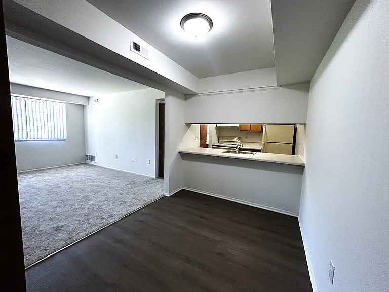 Charter Oaks Apartments — Photo 115
