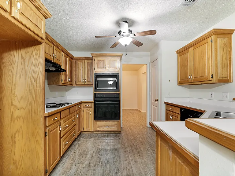 4115 Primrose Ln — Photo 7