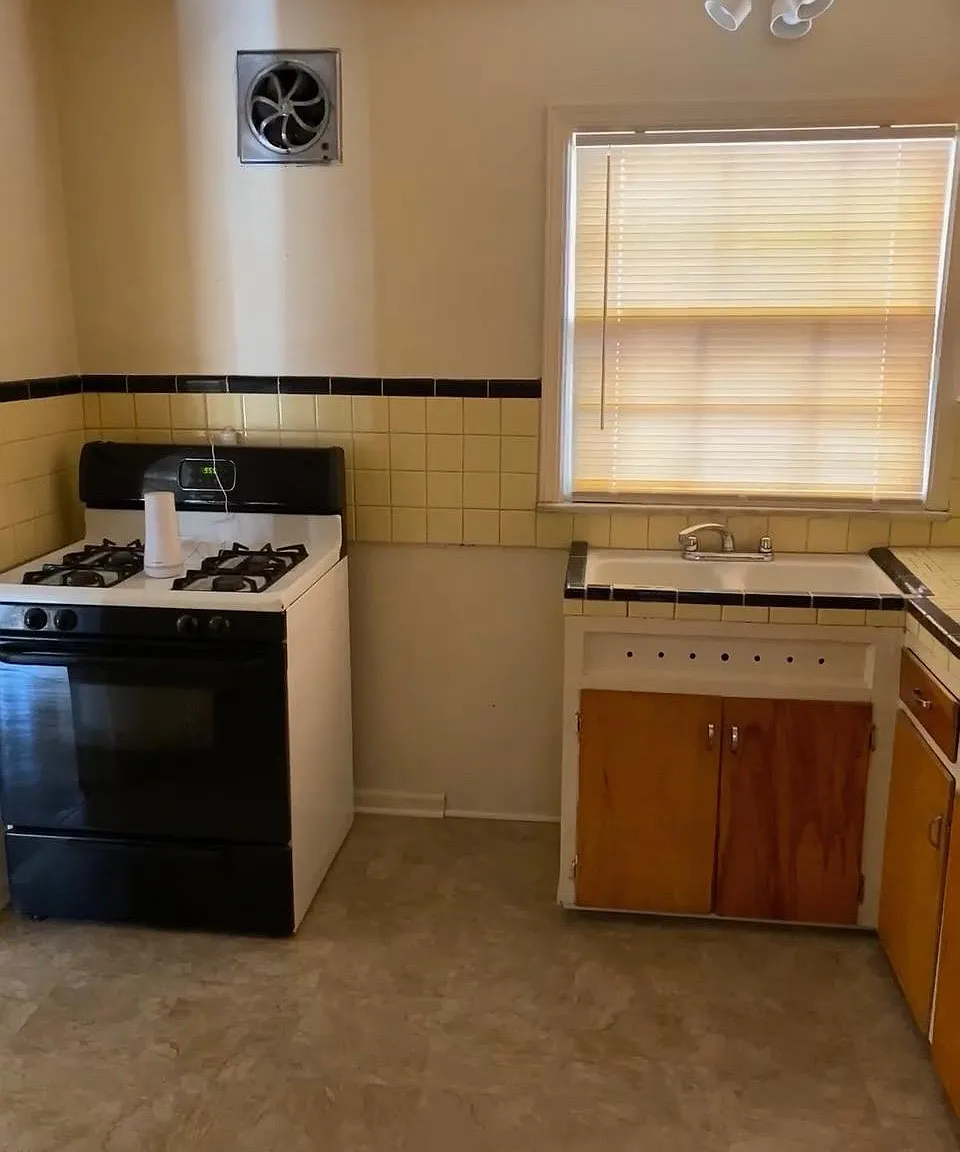 3 bed, 1161 sqft, $1,300 — Photo 3
