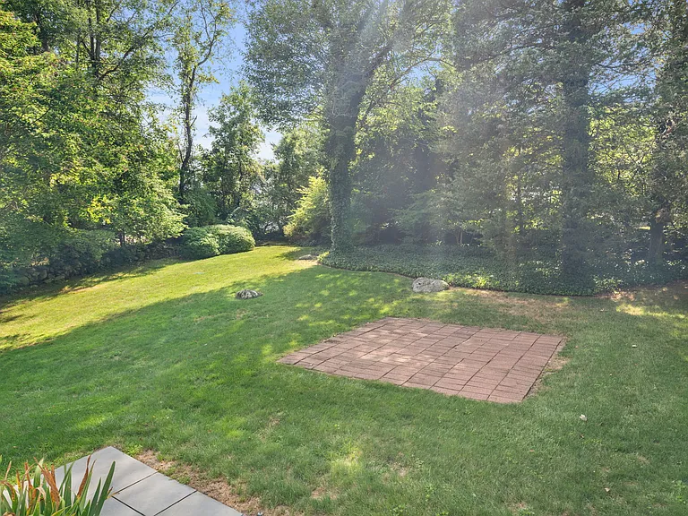 Gaymoor Dr — Photo 36
