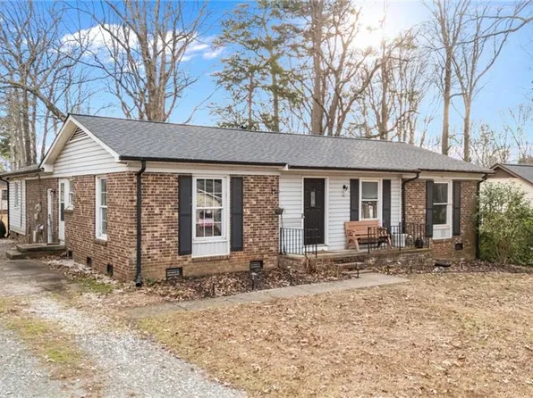 2411 Seattle Dr, Greensboro, NC 27406