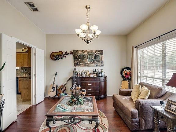 5th image of 2613 Walnut Creek Dr