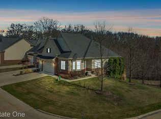 565 Andover Ct, Rochester, MI 48306