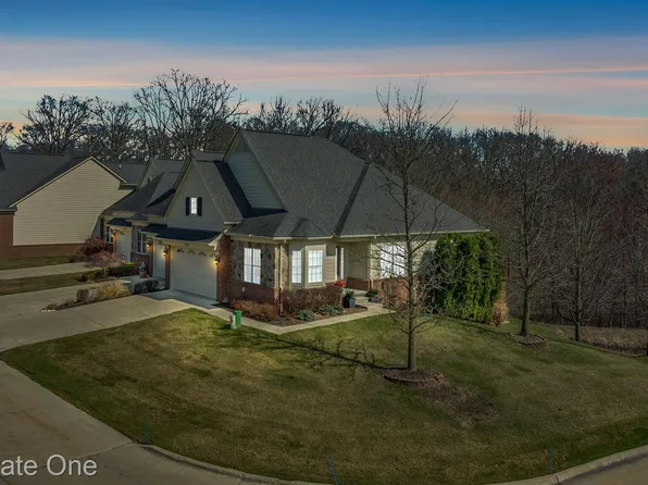 565 Andover Ct, Rochester, MI 48306