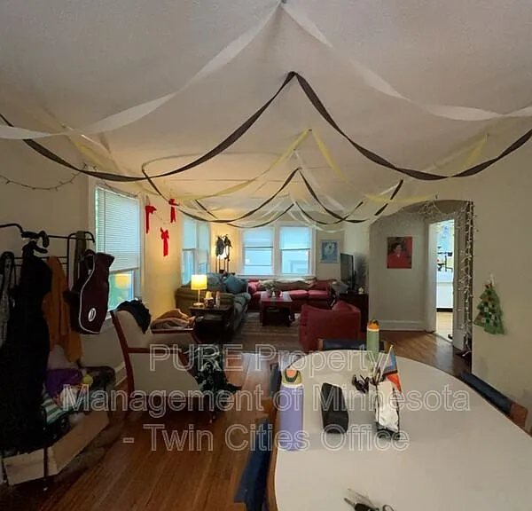 237 Cedar Lake Rd N #2 — Photo 4