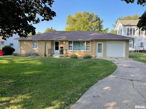 215 W Harris Ave, Bushnell, IL 61422