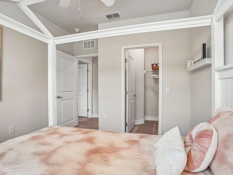 Lake Tavares Apartments — Photo 37