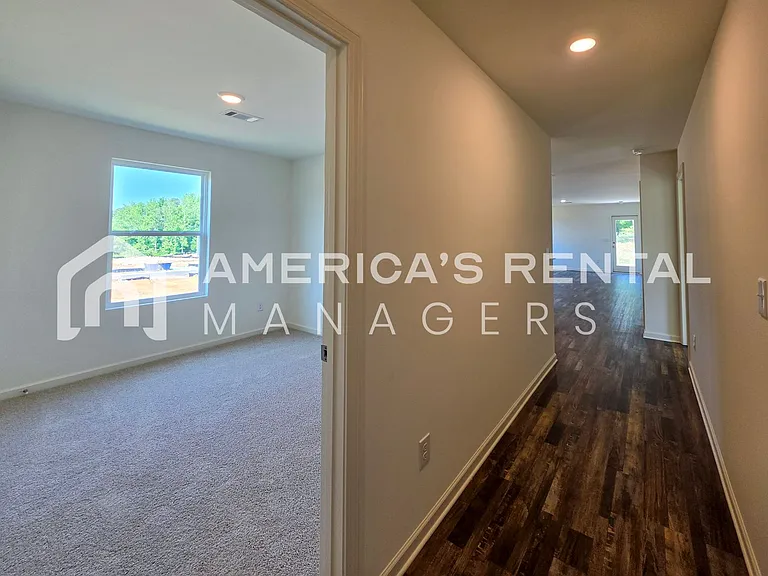 2400 Sky Dr — Photo 14
