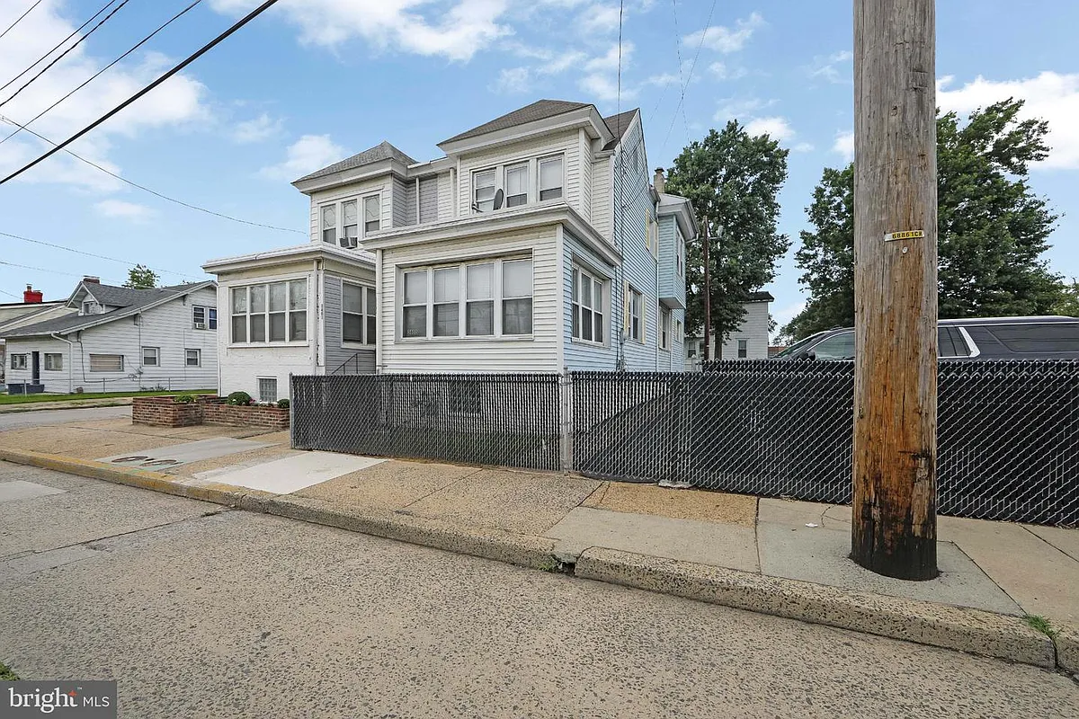 Building Photo - 3403 River Rd