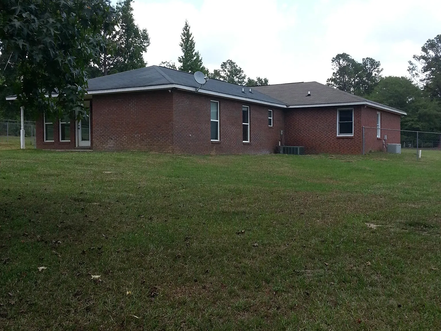 4 bed, 2428 sqft, $2,500 — Photo 2