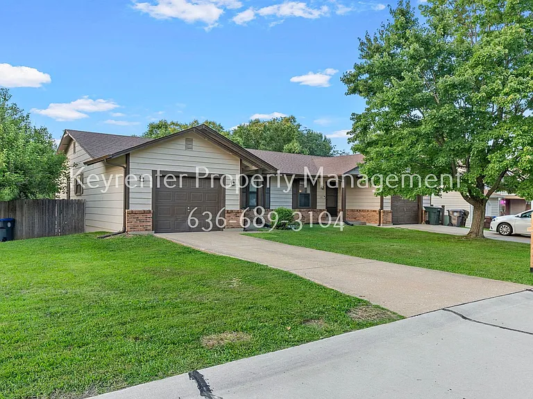 357 Della Dr — Photo 3