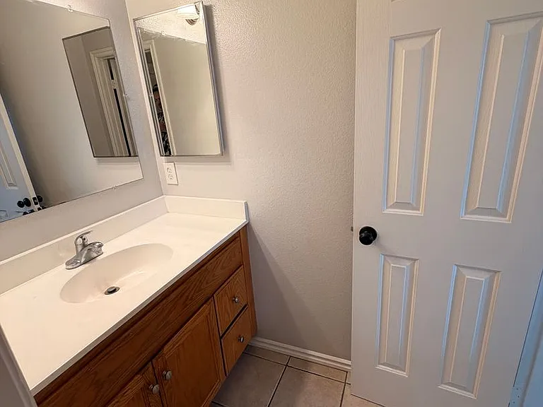 5762 Rostrata Ave — Photo 29