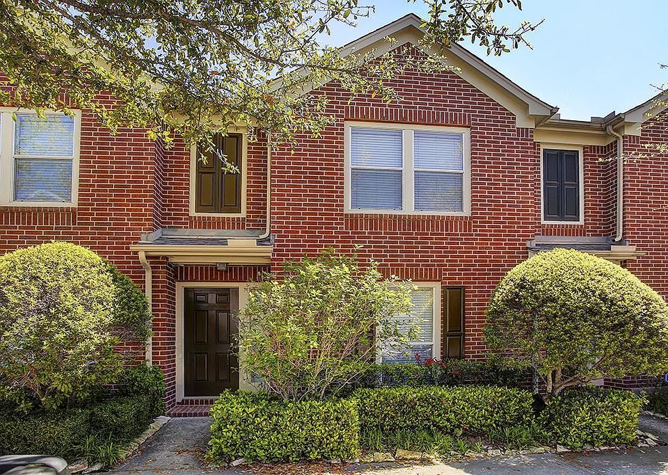 1st image of 818 W Heights Hollow Ln