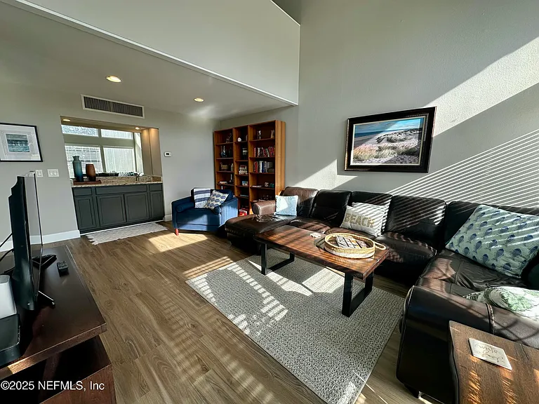 9942 Sawgrass Dr E — Photo 14