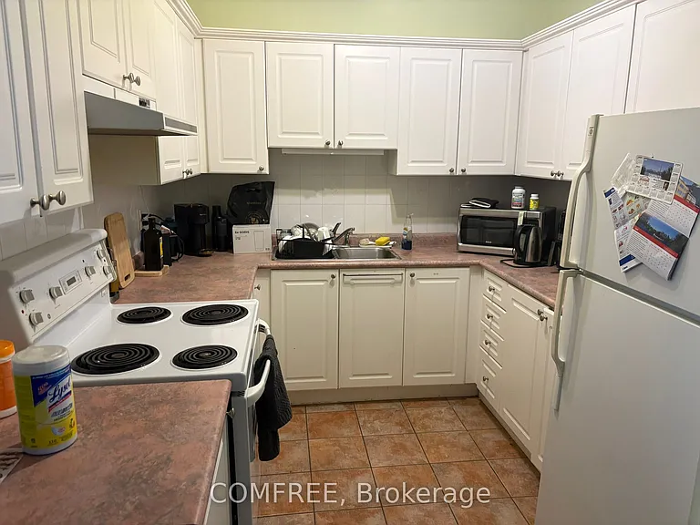 393 King St W #807 — Photo 26