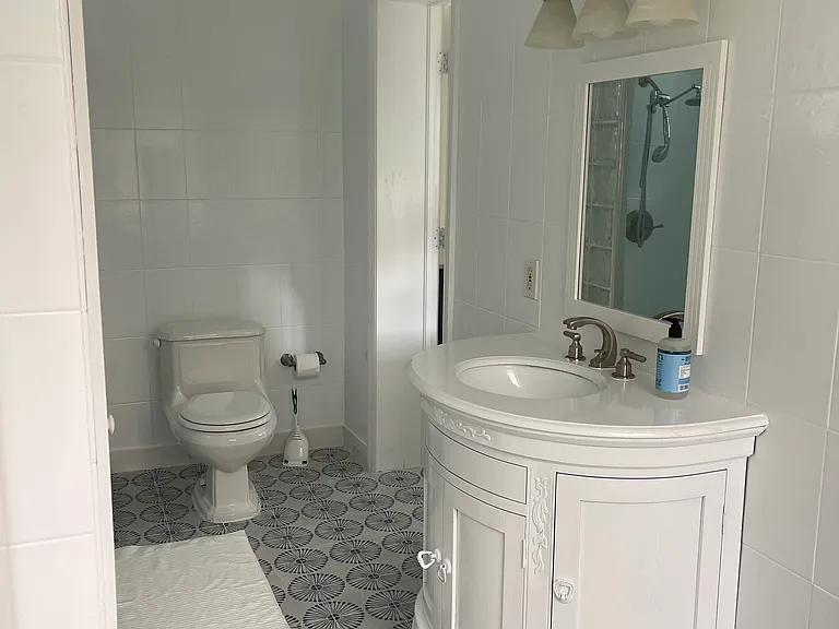 1560 NE 145th St #3 — Photo 7
