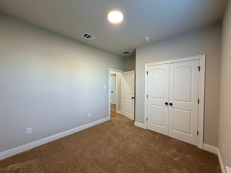 820 Venecia Dr — Photo 17