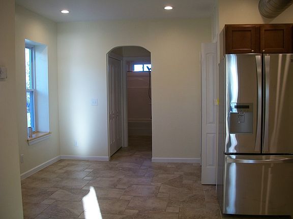 4th image of 322 W Main St