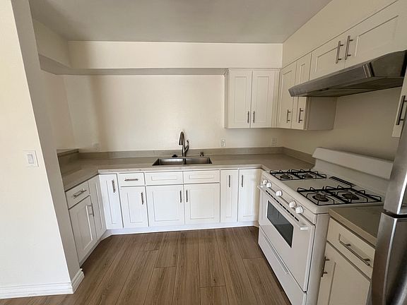4th image of 504 S Normandie Ave APT 206
