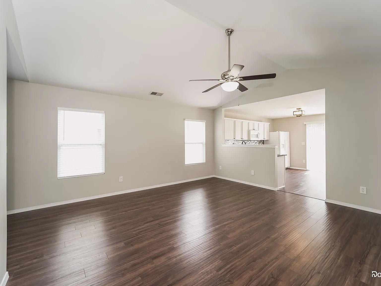 3 bed, 2.0 bath, 1259 sqft, $1,985 — Photo 4