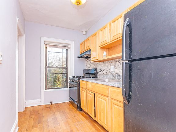 5th image of 484 Willoughby Ave APT 4X
