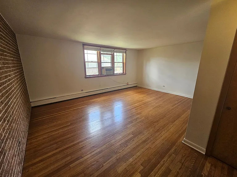2725-27 Central St #2N — Photo 3