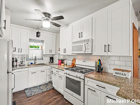 3rd image of 818 W Wells St