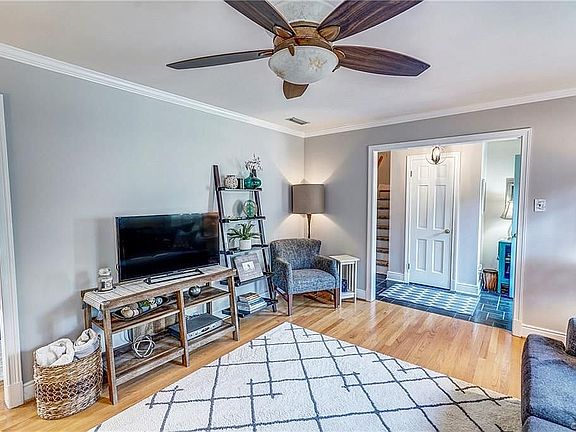 4th image of 9505 Skyview Dr