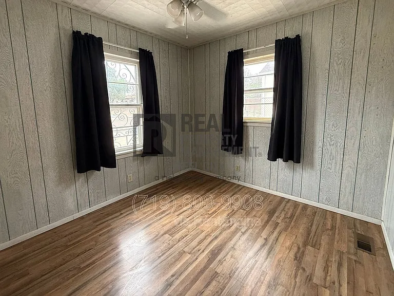 1222 E 3rd St — Photo 11