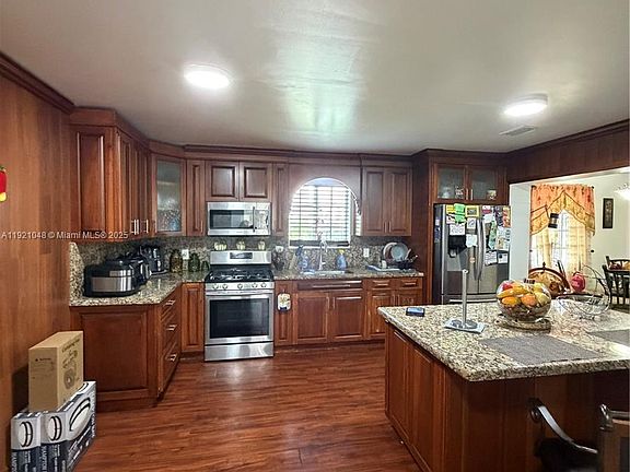 3rd image of 990 SW 9th St