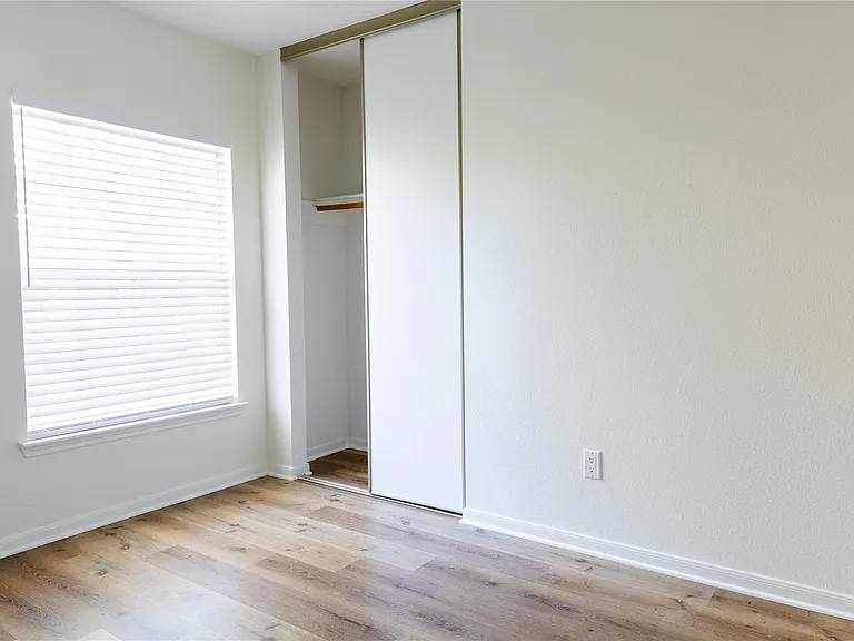 22 Cottage Grove Pl — Photo 16