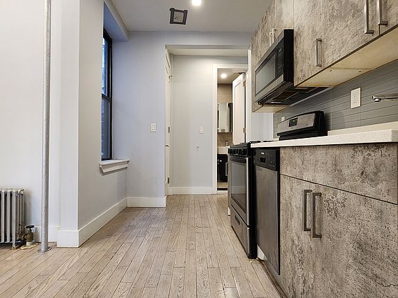5th image of 1311 Lincoln Pl #4R