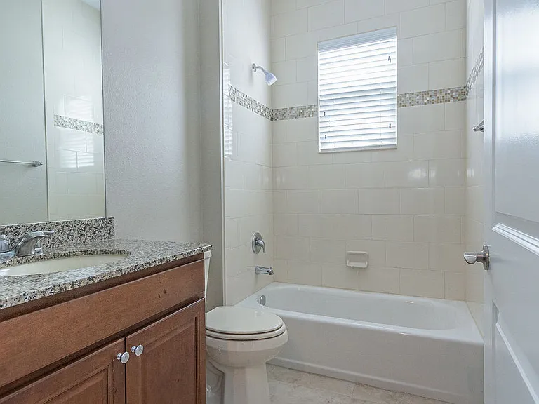 906 Victoria Hills Dr S — Photo 2