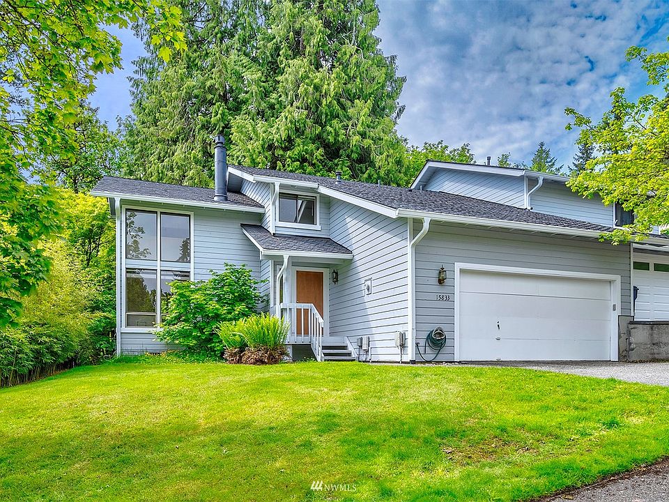 Convenient location at the Meadows. Corner lot backing to a greenbelt. New roof and paint. 