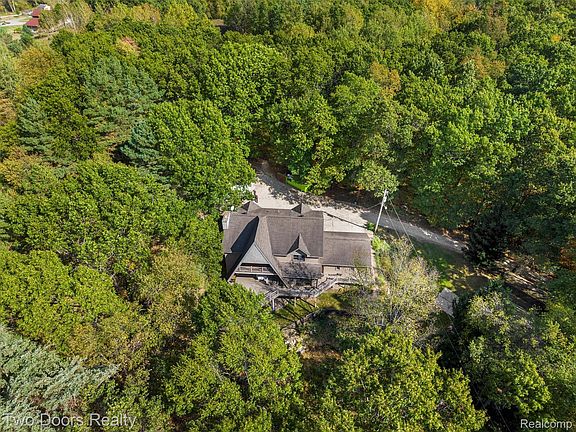 2nd image of 175 Barr Rd