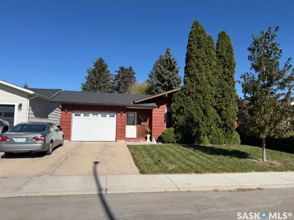 422 MANNING Lane, Saskatoon, SK S7L 6J8