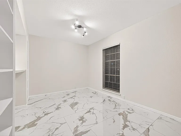 2201 Fountain View Dr #54 — Photo 15