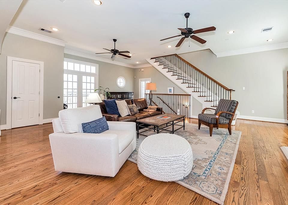 Welcome to 1302 Antoine Drive, Unit C in Spring Branch! This home has it all...an abundance of copious natural lighting from the stunning plantation shutters throughout, gorgeous oak hardwoods, high ceilings, crown molding, three bedrooms all with en