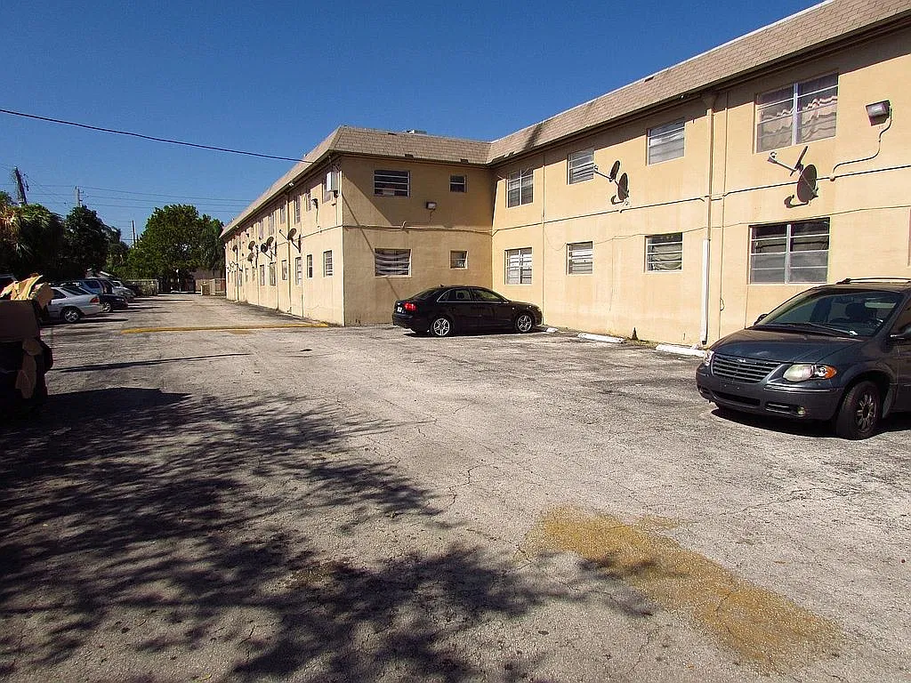 1 bed, 813 sqft, $1,425 — Photo 2
