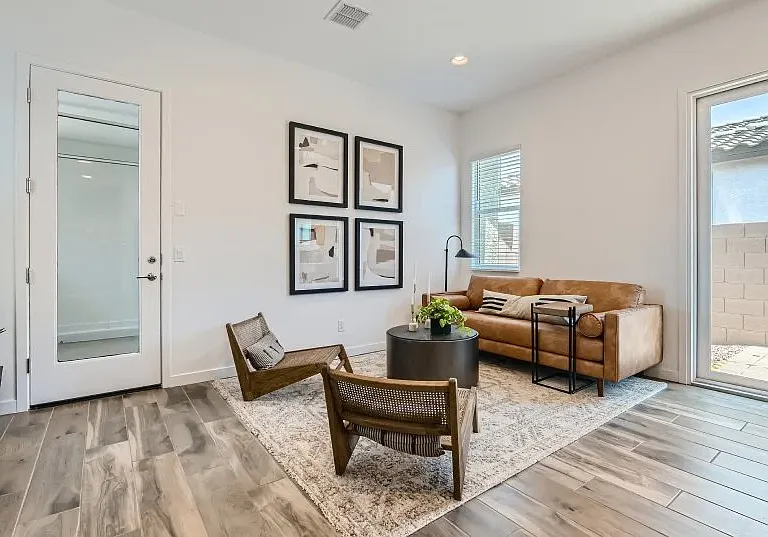 3263 W Peak View Rd — Photo 2