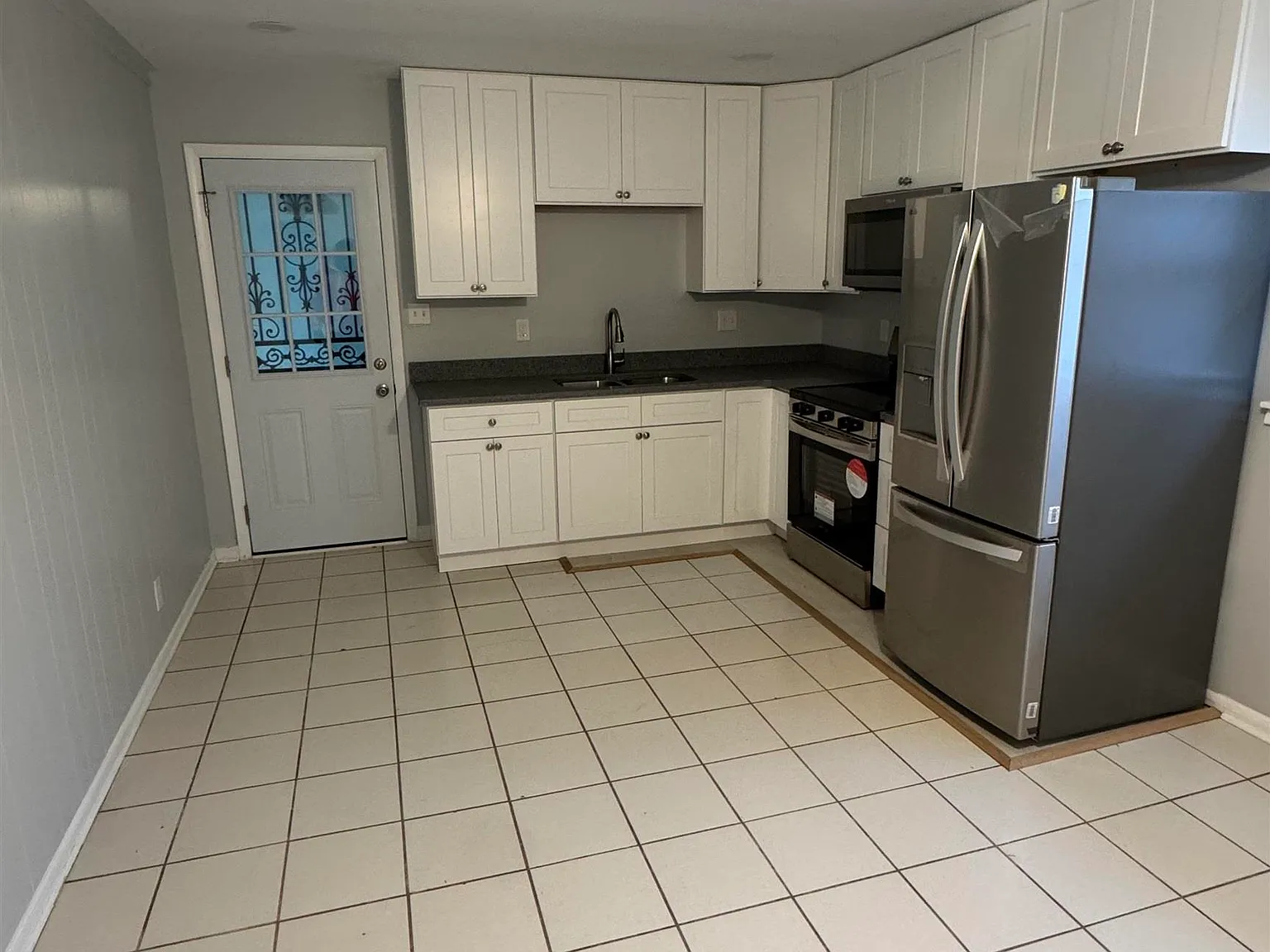 3 bed, 2.0 bath, 1400 sqft, $1,395 — Photo 4
