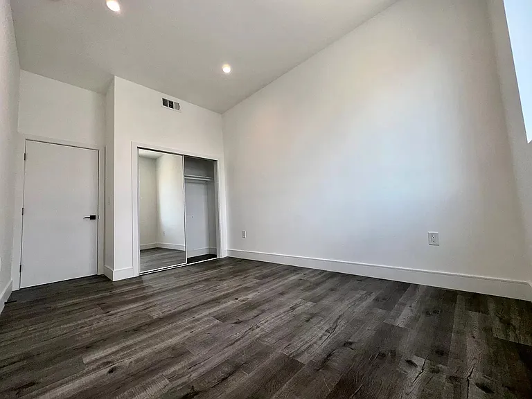 5648 Auckland Ave #1/2 — Photo 8