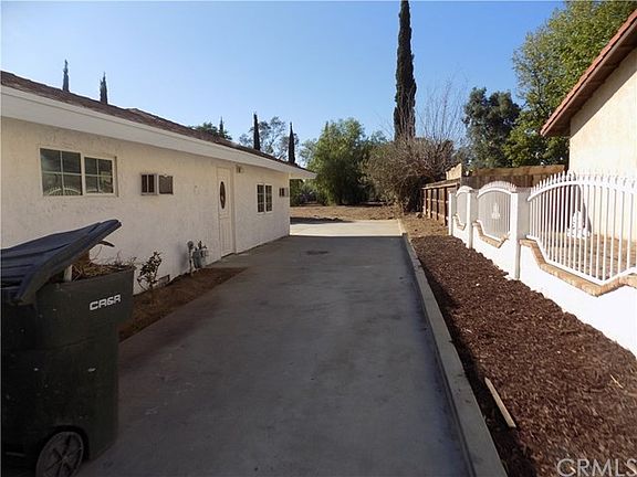 Side Driveway to Rear