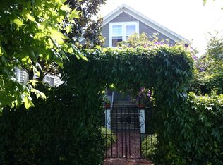 4216 Winslow Pl N, Seattle, WA 98103