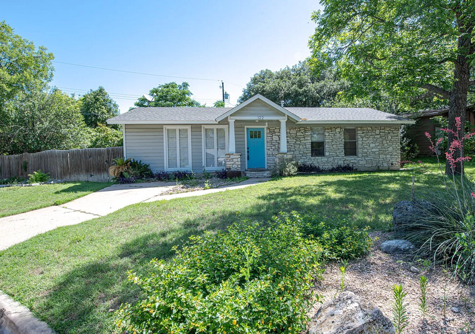 **Two Weeks Free Rent Hidden Gem Near South Congress 3 Bed / 1 Bath — Photo 2
