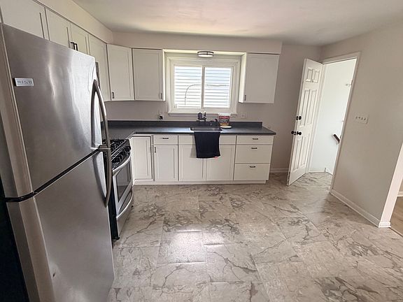 3rd image of 272 Willet Rd